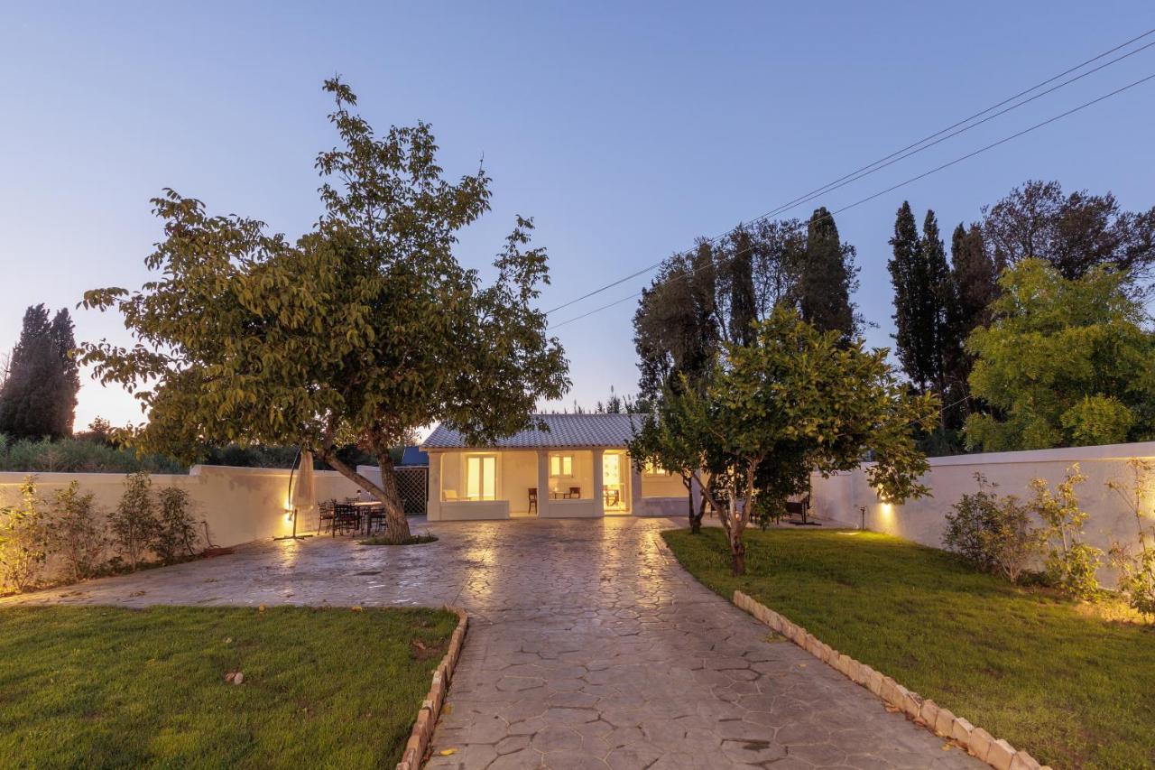Walnut House - Peaceful Private Garden Villa
