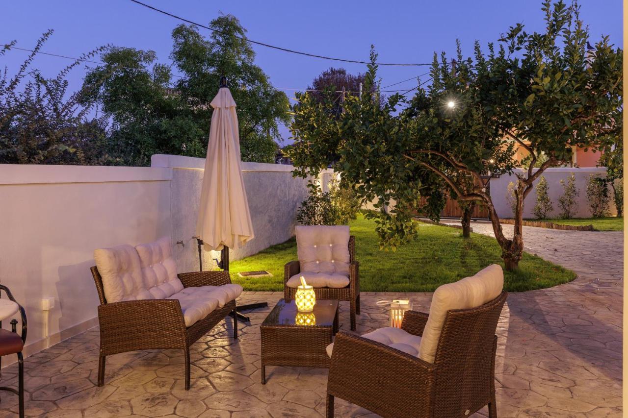 Walnut House - Peaceful Private Garden Villa *