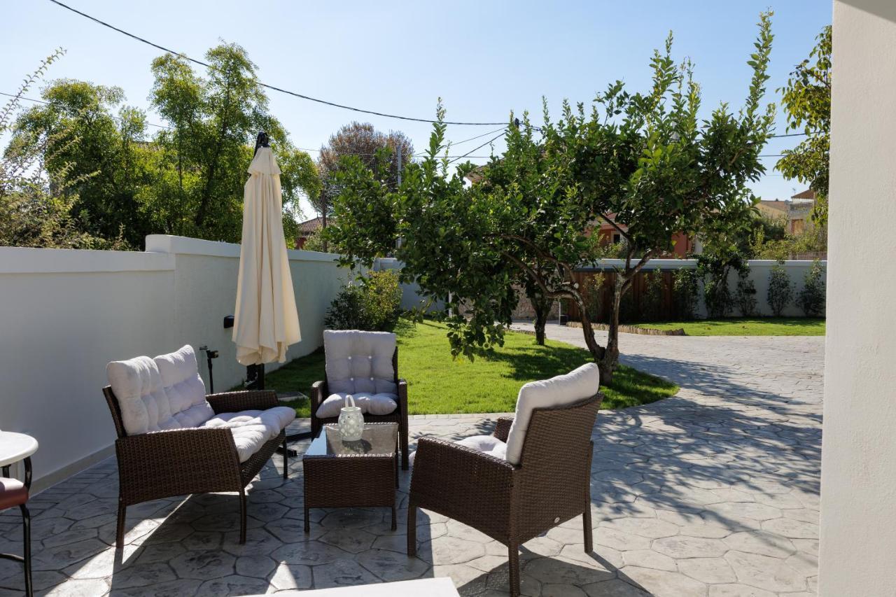Walnut House - Peaceful Private Garden Villa