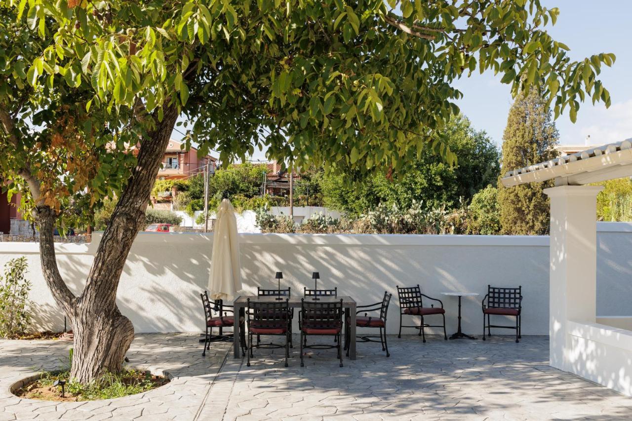 Walnut House - Peaceful Private Garden Villa *